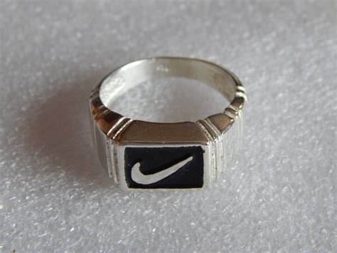 nike ring geschrieben herren handarbeit|Nike Ring .